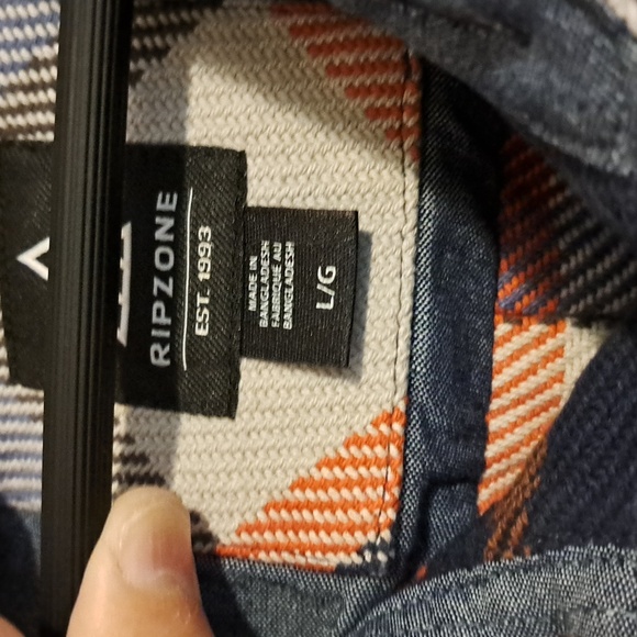 RIPZONE MEN'S PLAID SHIRT- SIZE LARGE - Picture 3 of 4